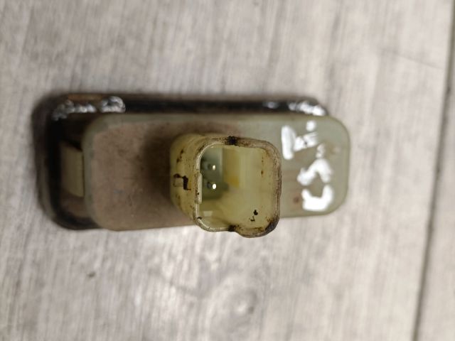 bontott RENAULT CLIO III Csomagtér Nyitó Kar / Gomb