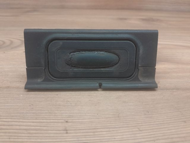 bontott RENAULT CLIO III Csomagtér Nyitó Kar / Gomb