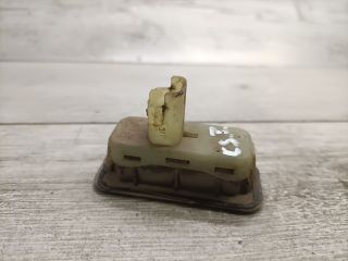 bontott RENAULT CLIO III Csomagtér Nyitó Kar / Gomb