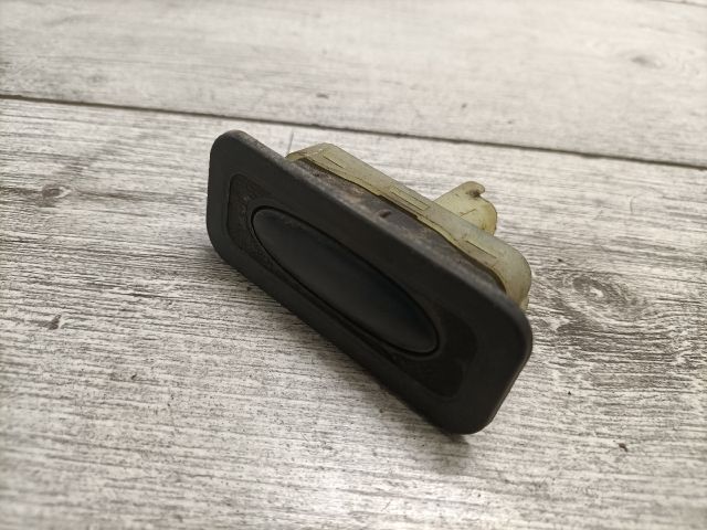 bontott RENAULT CLIO III Csomagtér Nyitó Kar / Gomb