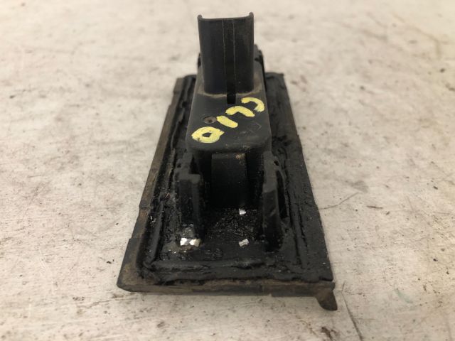 bontott RENAULT CLIO III Csomagtér Nyitó Kar / Gomb