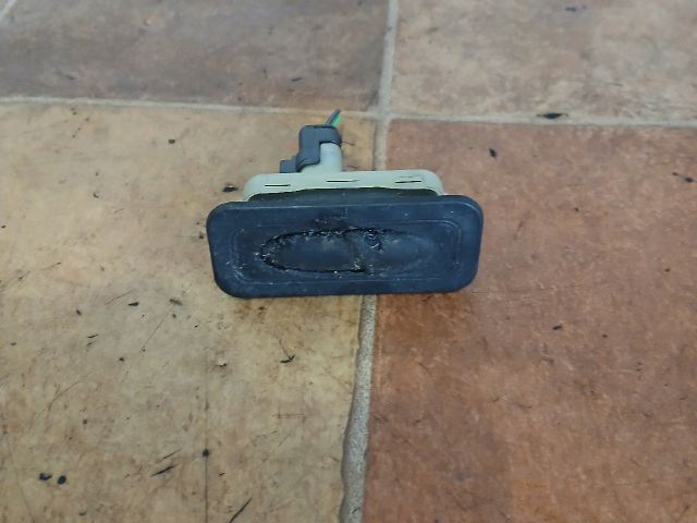 bontott RENAULT CLIO III Csomagtérajtó Kapcsoló