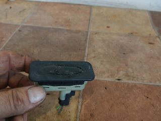 bontott RENAULT CLIO III Csomagtérajtó Kapcsoló