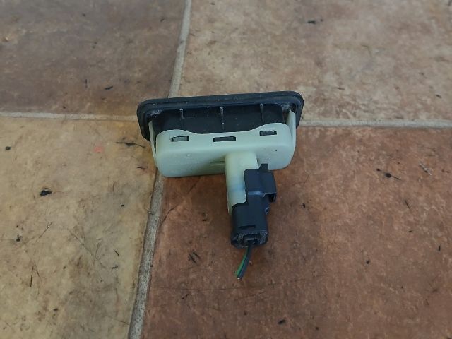 bontott RENAULT CLIO III Csomagtérajtó Kapcsoló