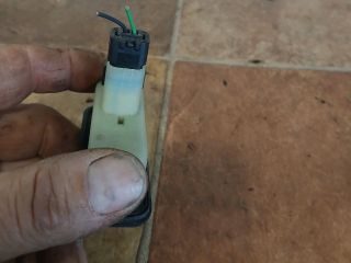 bontott RENAULT CLIO III Csomagtérajtó Kapcsoló