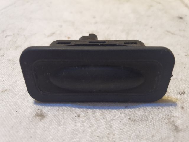 bontott RENAULT CLIO III Csomagtérajtó Kilincs