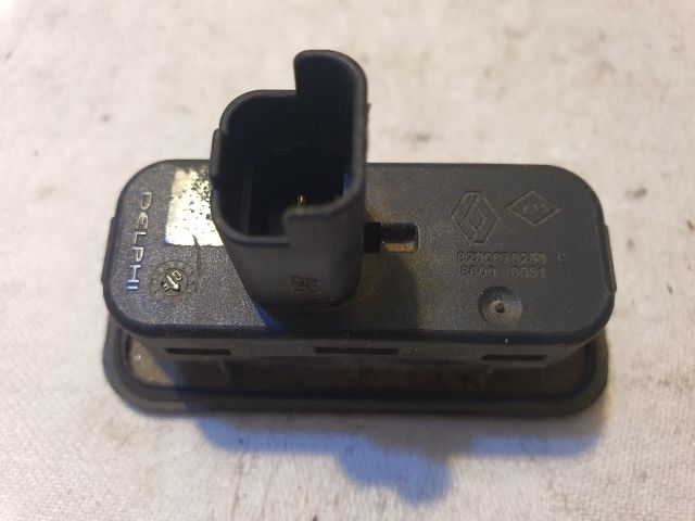 bontott RENAULT CLIO III Csomagtérajtó Kilincs