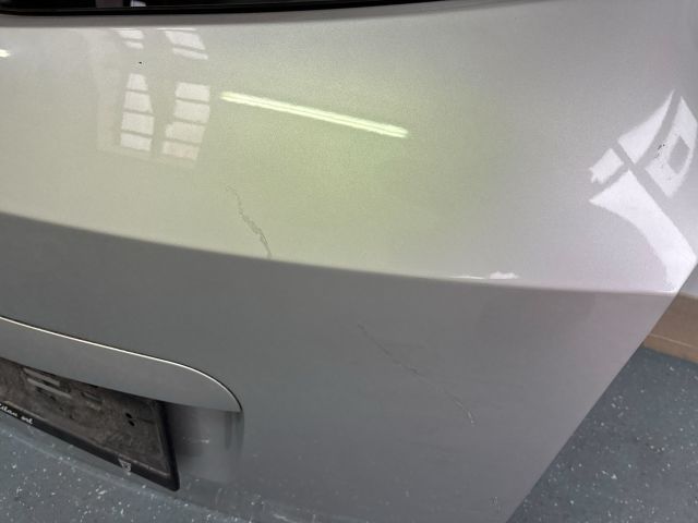 bontott RENAULT CLIO III Csomagtérajtó (Részeivel)