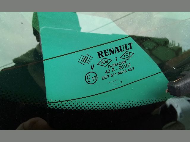 bontott RENAULT CLIO III Csomagtérajtó (Részeivel)