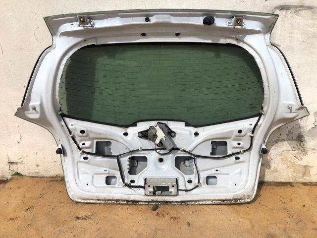 bontott RENAULT CLIO III Csomagtérajtó (Részeivel)