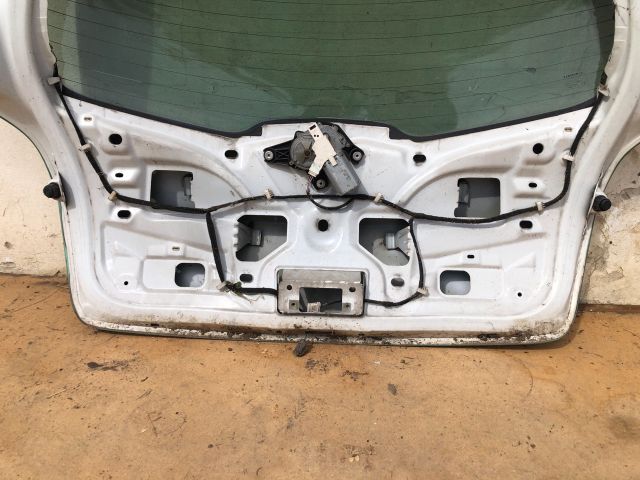 bontott RENAULT CLIO III Csomagtérajtó (Részeivel)