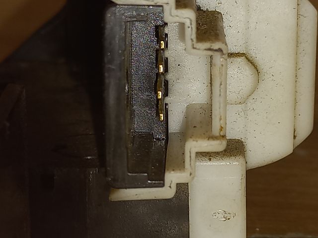 bontott RENAULT CLIO III Csomagtérajtó Zárszerkezet