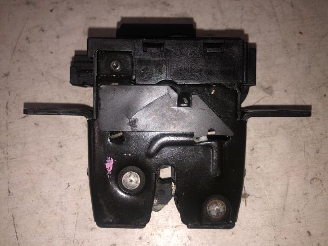 bontott RENAULT CLIO III Csomagtérajtó Zárszerkezet