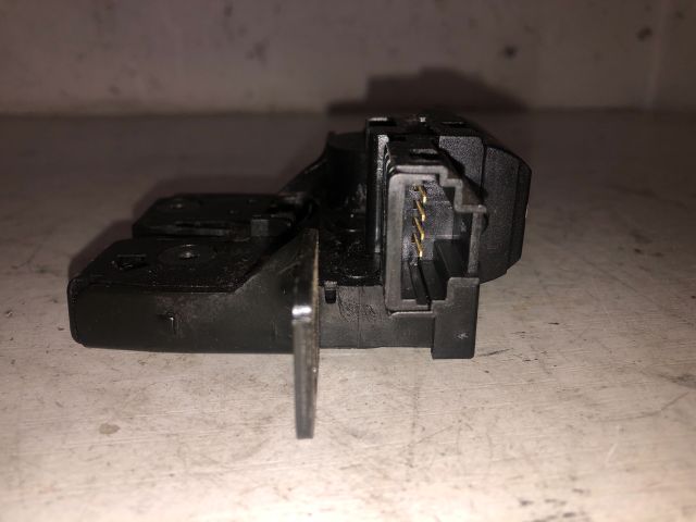 bontott RENAULT CLIO III Csomagtérajtó Zárszerkezet