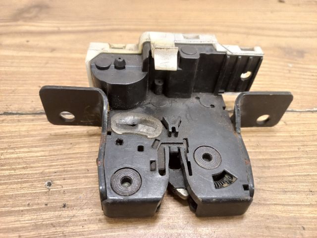 bontott RENAULT CLIO III Csomagtérajtó Zárszerkezet