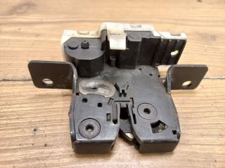 bontott RENAULT CLIO III Csomagtérajtó Zárszerkezet