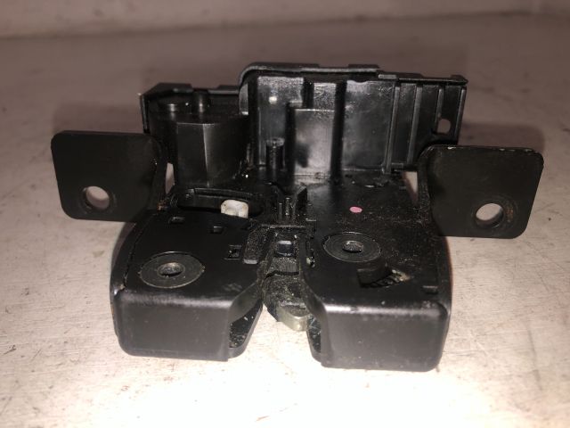 bontott RENAULT CLIO III Csomagtérajtó Zárszerkezet