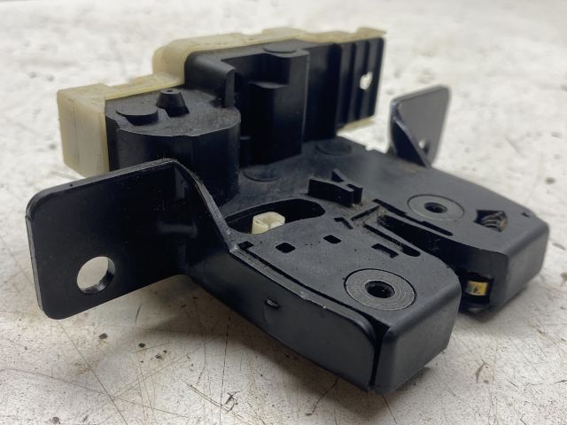 bontott RENAULT CLIO III Csomagtérajtó Zárszerkezet