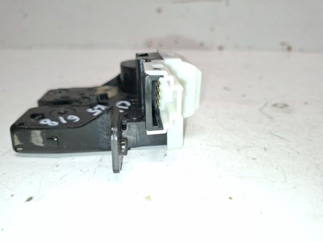 bontott RENAULT CLIO III Csomagtérajtó Zárszerkezet