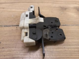 bontott RENAULT CLIO III Csomagtérajtó Zárszerkezet