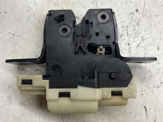 bontott RENAULT CLIO III Csomagtérajtó Zárszerkezet