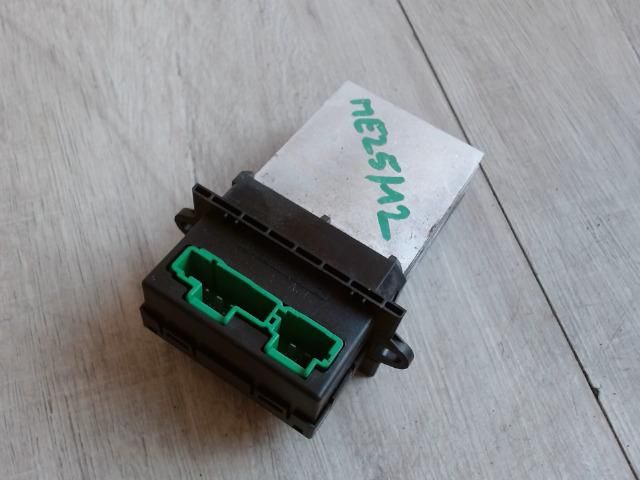 bontott RENAULT CLIO III Előtét Ellenállás Fűtőmotor