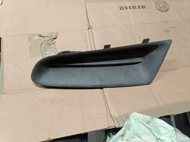 bontott RENAULT CLIO III Első Lökhárító Jobb Díszrács