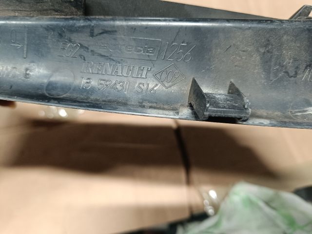 bontott RENAULT CLIO III Első Lökhárító Jobb Díszrács