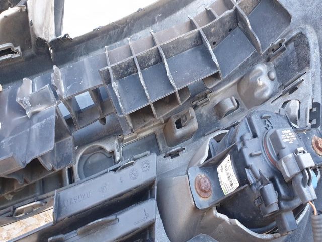 bontott RENAULT CLIO III Első Lökhárító (Részeivel)