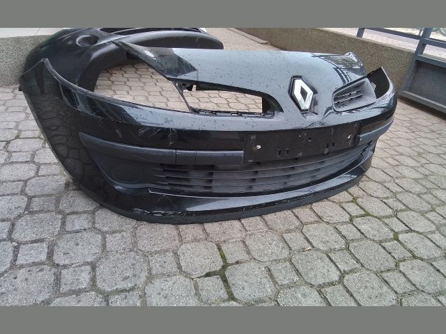 bontott RENAULT CLIO III Első Lökhárító (Részeivel)