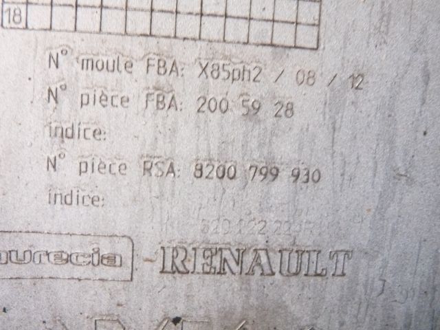 bontott RENAULT CLIO III Első Lökhárító (Részeivel)