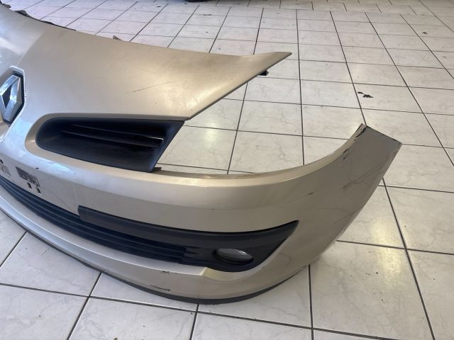 bontott RENAULT CLIO III Első Lökhárító (Részeivel)