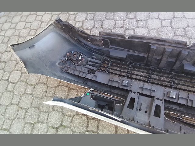 bontott RENAULT CLIO III Első Lökhárító (Részeivel)