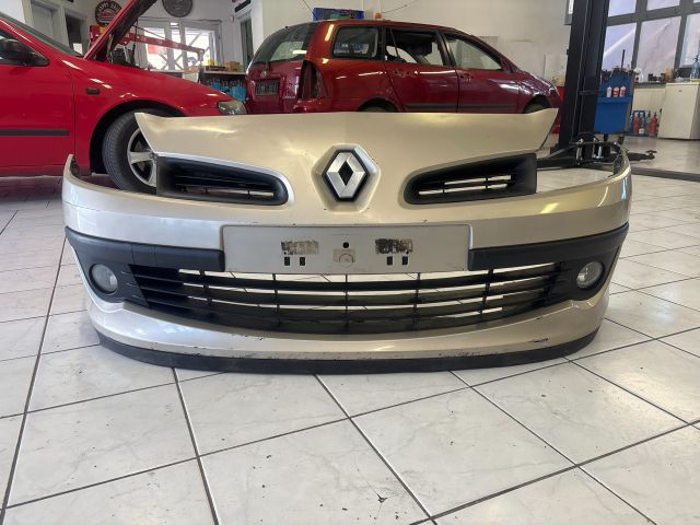 bontott RENAULT CLIO III Első Lökhárító (Részeivel)