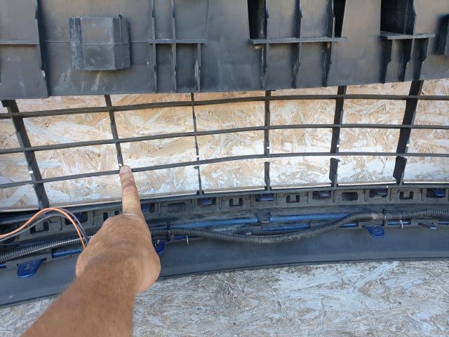 bontott RENAULT CLIO III Első Lökhárító (Részeivel)