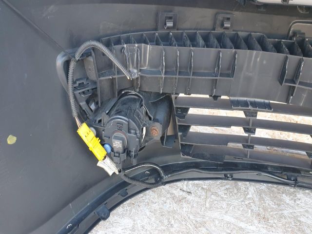 bontott RENAULT CLIO III Első Lökhárító (Részeivel)