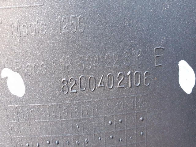 bontott RENAULT CLIO III Első Lökhárító (Részeivel)