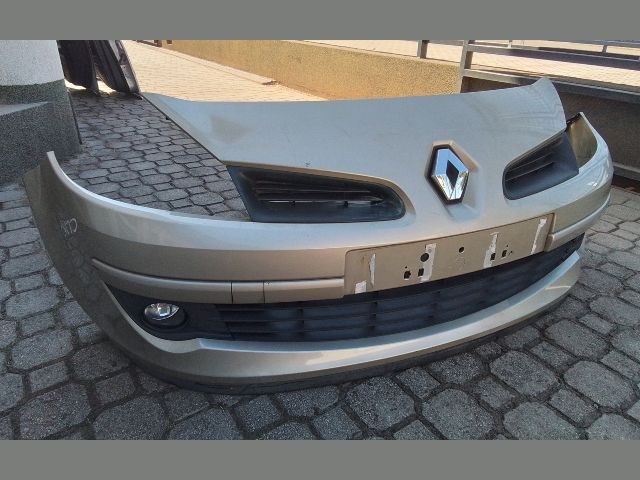 bontott RENAULT CLIO III Első Lökhárító (Részeivel)