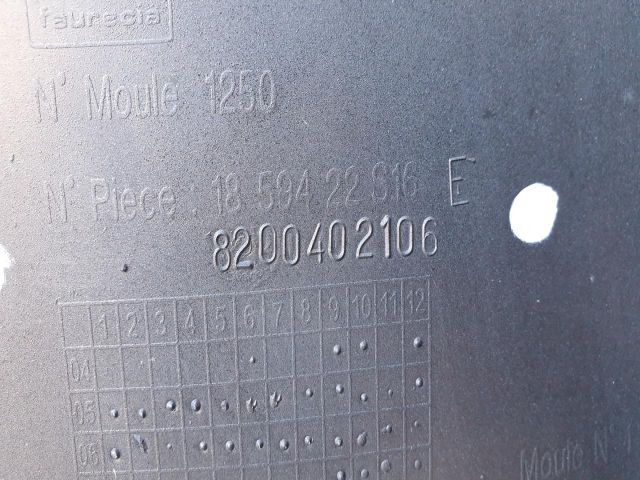 bontott RENAULT CLIO III Első Lökhárító (Részeivel)