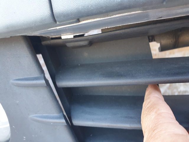 bontott RENAULT CLIO III Első Lökhárító (Részeivel)