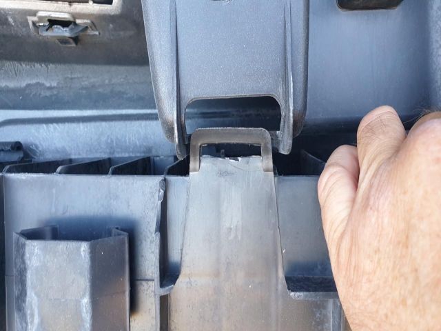 bontott RENAULT CLIO III Első Lökhárító (Részeivel)