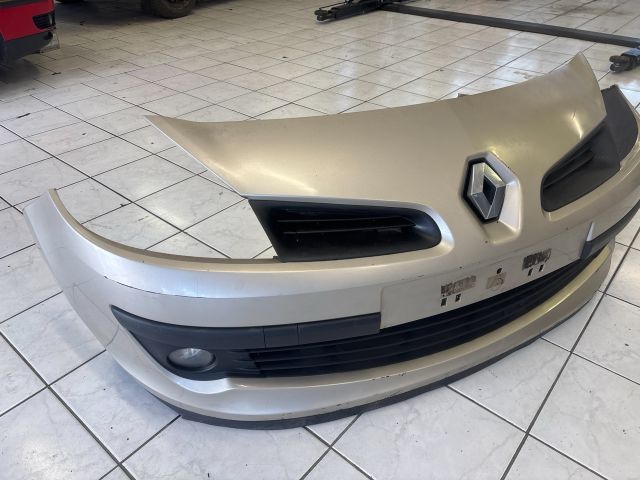 bontott RENAULT CLIO III Első Lökhárító (Részeivel)