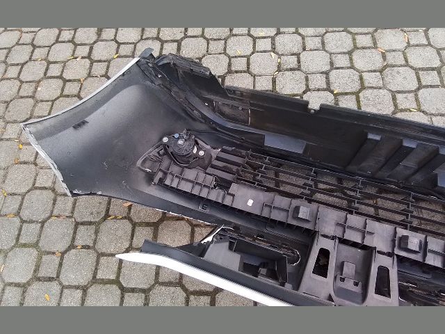 bontott RENAULT CLIO III Első Lökhárító (Részeivel)