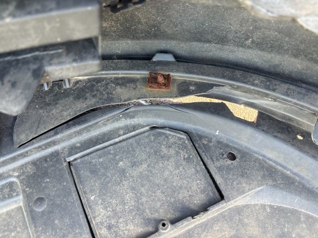 bontott RENAULT CLIO III Első Lökhárító (Részeivel)