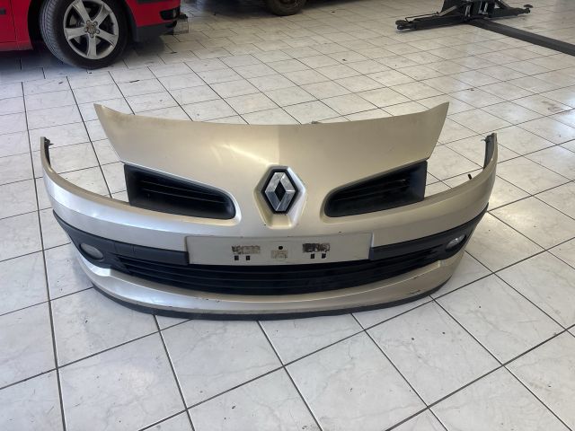 bontott RENAULT CLIO III Első Lökhárító (Részeivel)