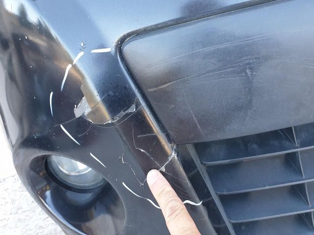 bontott RENAULT CLIO III Első Lökhárító (Részeivel)