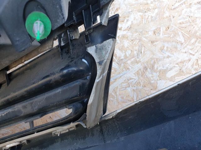 bontott RENAULT CLIO III Első Lökhárító (Részeivel)