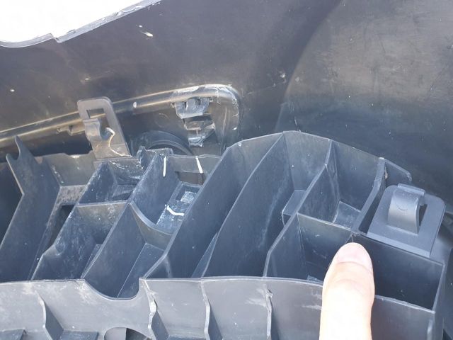 bontott RENAULT CLIO III Első Lökhárító (Részeivel)