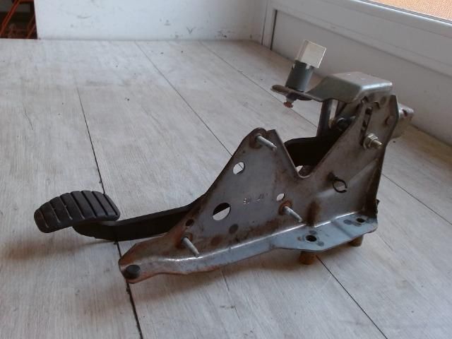 bontott RENAULT CLIO III Fékpedál