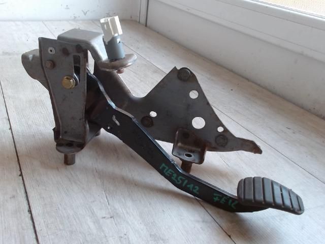 bontott RENAULT CLIO III Fékpedál